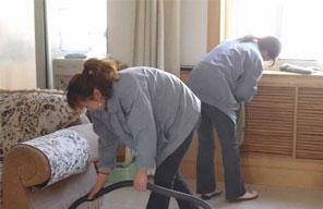 濮陽潔中潔清潔公司 專業(yè)家庭保潔服務，廠家直銷廣告牌批發(fā)價格優(yōu)勢